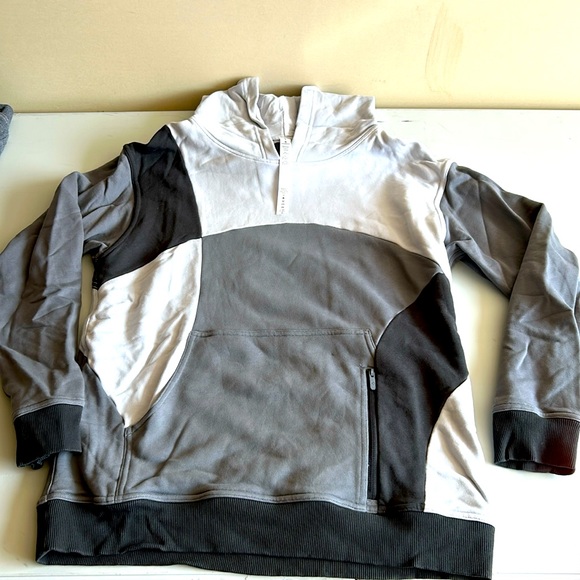 Lululemon - brand new condition - lined hoodie. Beautifully designed. Size 8 - Picture 1 of 4